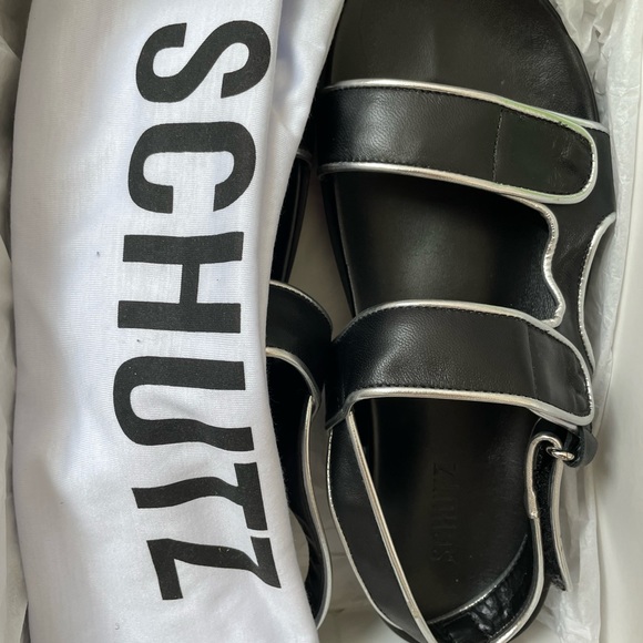 Zaha Metallic Leather Grip-Strap Platform Sandals - Picture 10 of 10